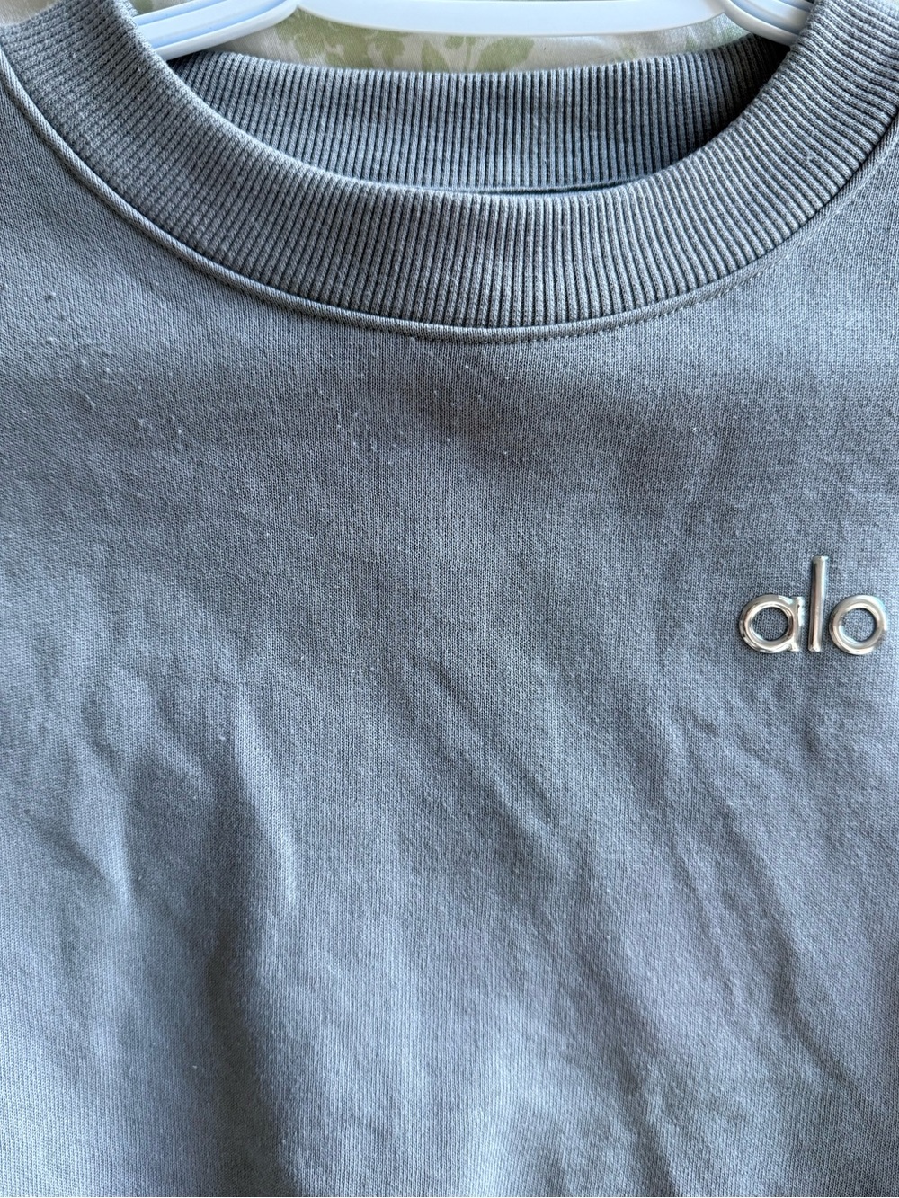 ALO Woman’s Cropped Accolade Crewneck - Picture 6 of 6